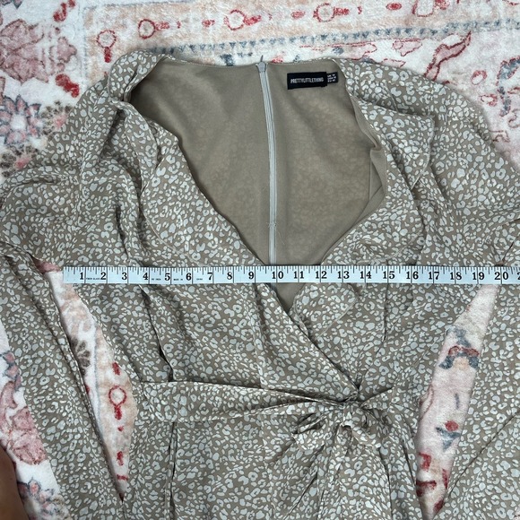 Pretty Little Thing Juniors Size 10 Long Sleep Ruffle Wrap Shorts Romper‎ Beige - Picture 8 of 14